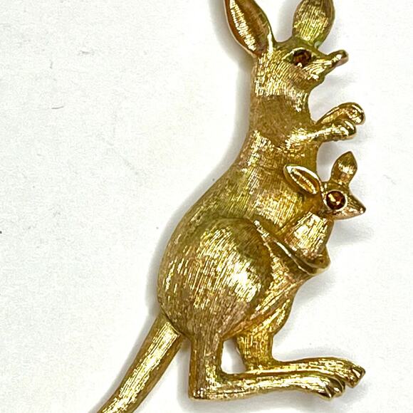 Vintage Brooch Kangaroo Articulated Animal Vtg Costume Jewelry Pin F023 - Picture 1 of 6